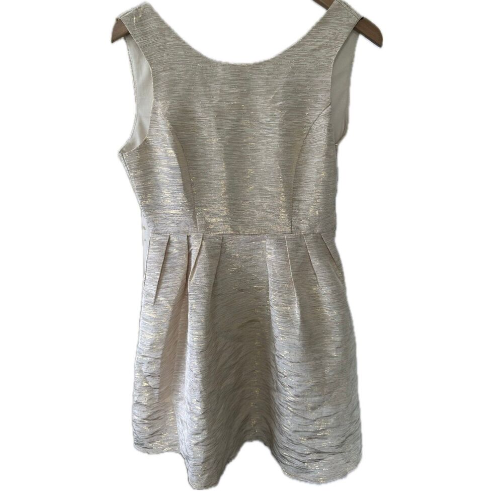 She + Sky NWT Zoey Metallic Gold Bow Back Pleated Cocktail Shift Dress M